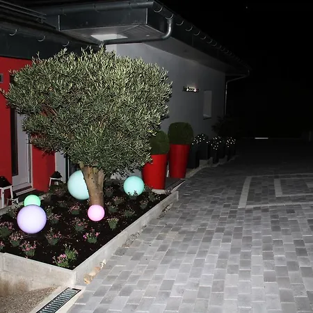 Guest house Four Seasons Lake 4*