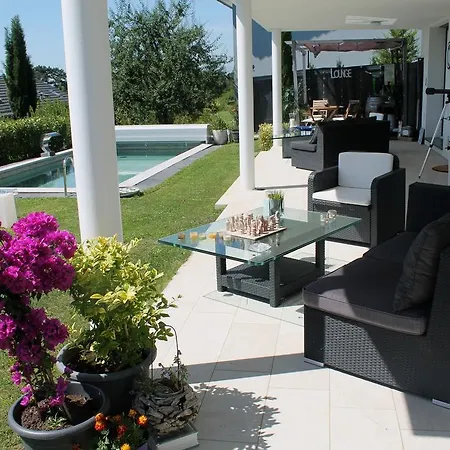 Four Seasons Lake Guest house 4*