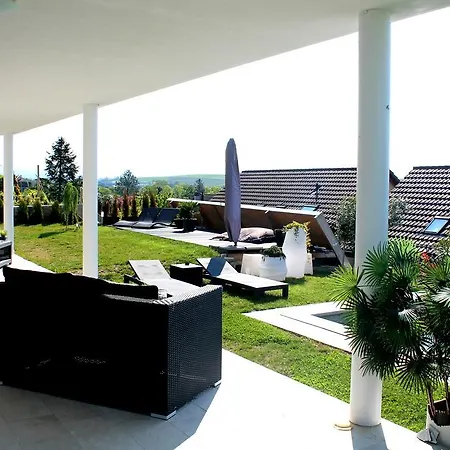 Four Seasons Lake 4*
